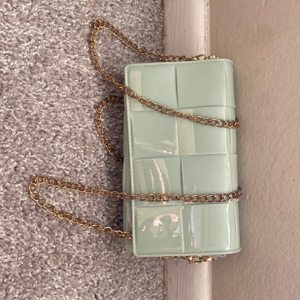 Haute sauce handbag will prove to be an option office bag